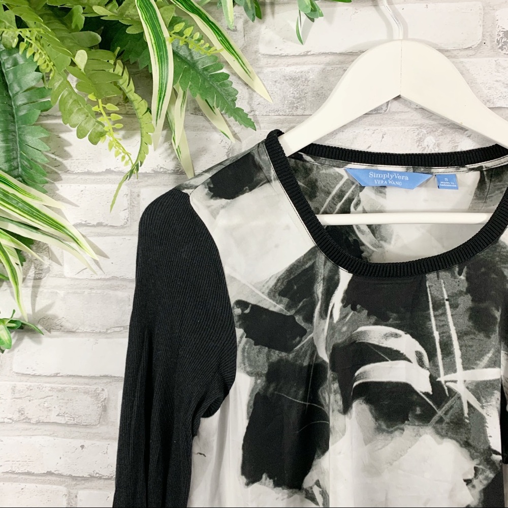 Simply Vera • Asymmetrical Black & White Top - Picture 4 of 7